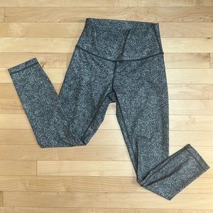 Lululemon wunder under high rise Luon Crackle Jaquard Black White leggings sz 6